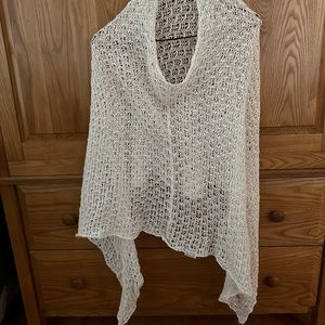 ELEGANT  OFF WHITE CROCHETED  SHAWL FITS  Small or Medium